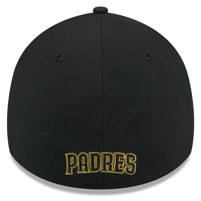 Casquette flexible 39THIRTY de la Journée des forces armées 2024 New Era pour hommes, noire, San Diego Padres