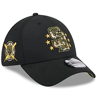 Casquette flexible 39THIRTY de la Journée des forces armées 2024 New Era pour hommes, noire, San Diego Padres