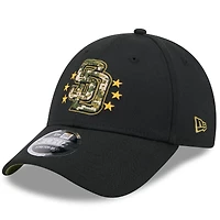 Casquette ajustable 9FORTY pour la Journée des forces armées 2024 New Era noire des Padres de San Diego pour hommes
