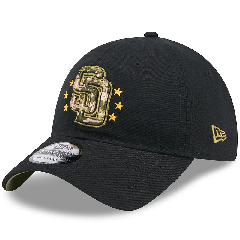 Casquette ajustable 9TWENTY pour la Journée des forces armées 2024 New Era noire des San Diego Padres pour hommes