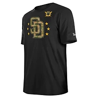 T-shirt noir New Era pour hommes des San Diego Padres 2024 Journée forces armées