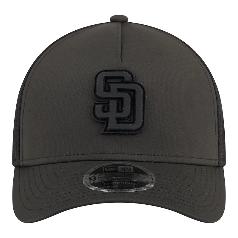 Casquette trucker New Era 9FORTY noire pour homme, avec logo San Diego Padres et monture A-Frame.