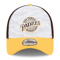 Men's New Era Brown/Gold San Diego Padres 2025 MLB Clubhouse 39THIRTY Flex Hat