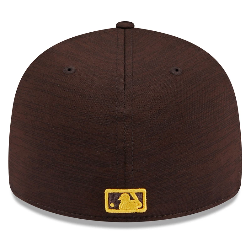 Casquette ajustée 59FIFTY marron New Era pour hommes des San Diego Padres 2024 Clubhouse Low Profile