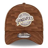 Casquette MLB Clubhouse 39THIRTY Flex marron San Diego Padres 2025 New Era pour homme