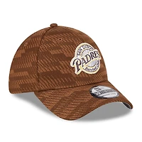 Casquette MLB Clubhouse 39THIRTY Flex marron San Diego Padres 2025 New Era pour homme