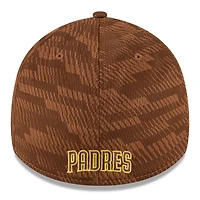 Casquette MLB Clubhouse 39THIRTY Flex marron San Diego Padres 2025 New Era pour homme