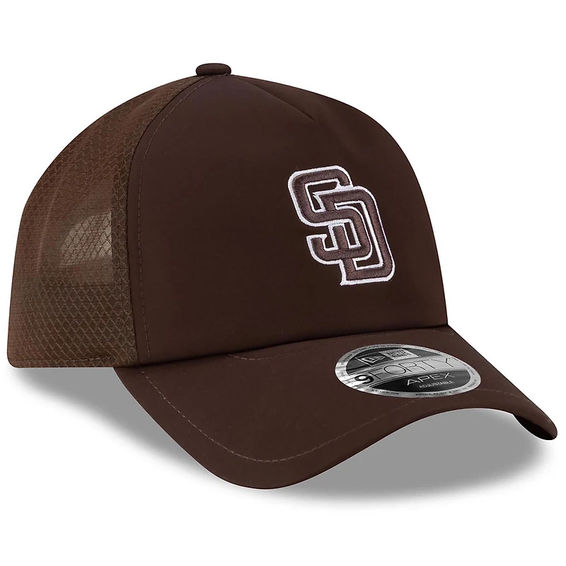 Men's New Era Brown San Diego Padres 2026 Batting Practice Apex 9FORTY Adjustable Trucker Hat