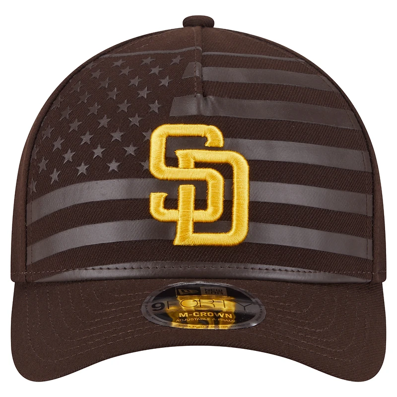 Casquette ajustable New Era marron 9FORTY M-Crown A-Frame pour homme avec drapeau américain des Padres de San Diego