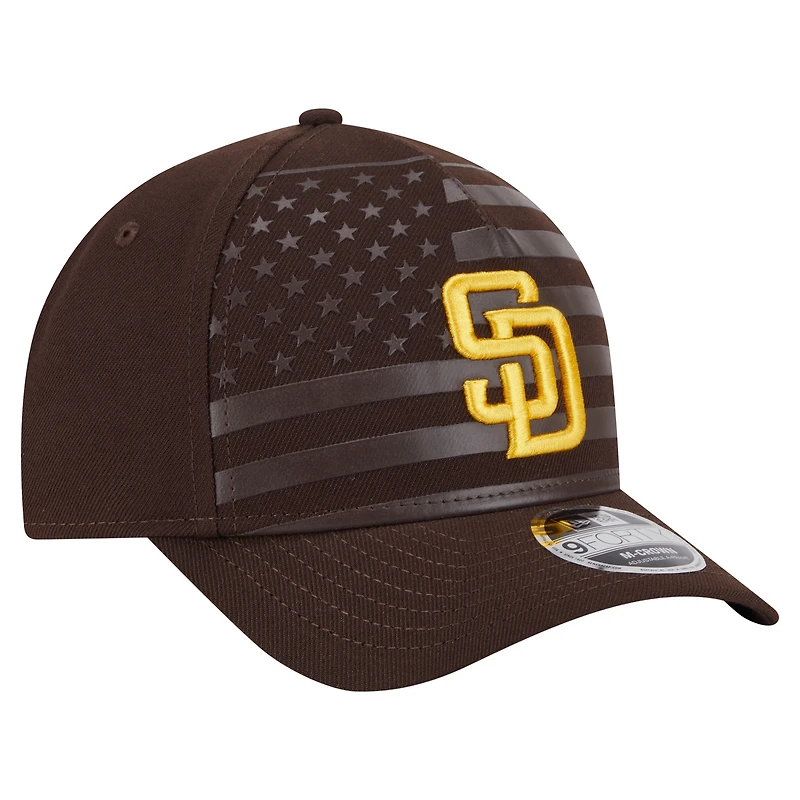 Casquette ajustable New Era marron 9FORTY M-Crown A-Frame pour homme avec drapeau américain des Padres de San Diego