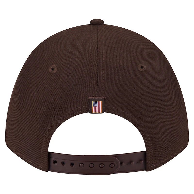 Casquette ajustable New Era marron 9FORTY M-Crown A-Frame pour homme avec drapeau américain des Padres de San Diego