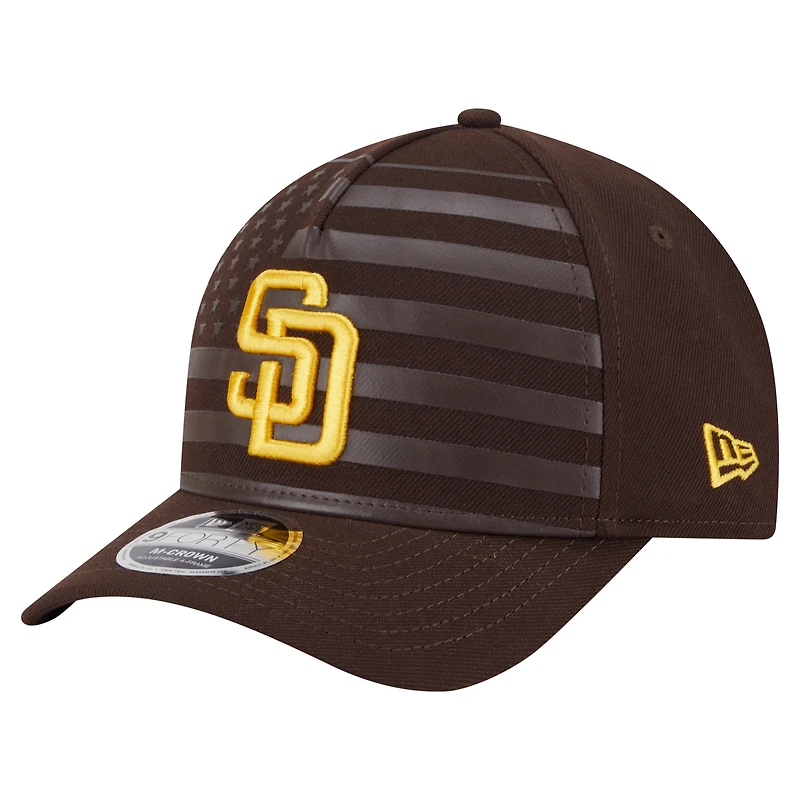 Casquette ajustable New Era marron 9FORTY M-Crown A-Frame pour homme avec drapeau américain des Padres de San Diego