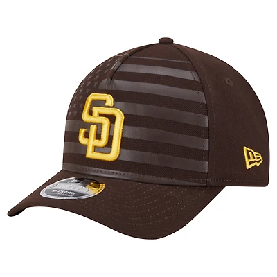Casquette ajustable New Era marron 9FORTY M-Crown A-Frame pour homme avec drapeau américain des Padres de San Diego