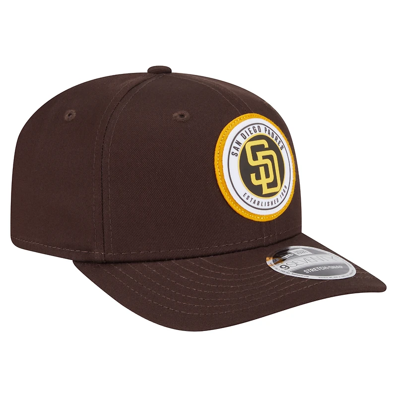 Casquette extensible à bouton-pression New Era marron pour homme avec écusson circulaire 9SEVENTY des Padres de San Diego