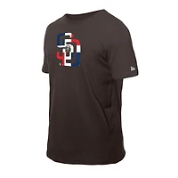 T-shirt marron New Era pour homme avec logo drapeau de la République dominicaine des Padres San Diego