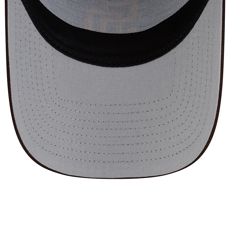 Casquette trucker New Era marron San Diego Padres avec inscription latérale 9FORTY, modèle A-Frame ajustable.
