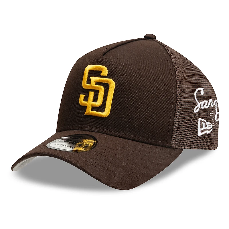 Casquette trucker New Era marron San Diego Padres avec inscription latérale 9FORTY, modèle A-Frame ajustable.