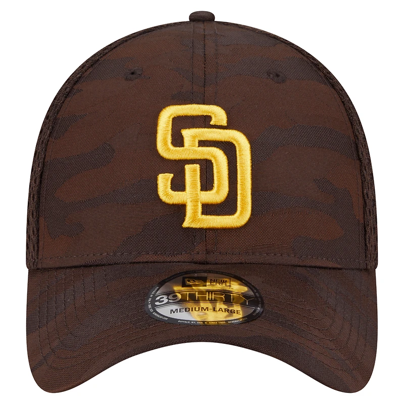 Casquette New Era 39THIRTY Flex marron foncé pour homme, motif camouflage subtil des Padres de San Diego