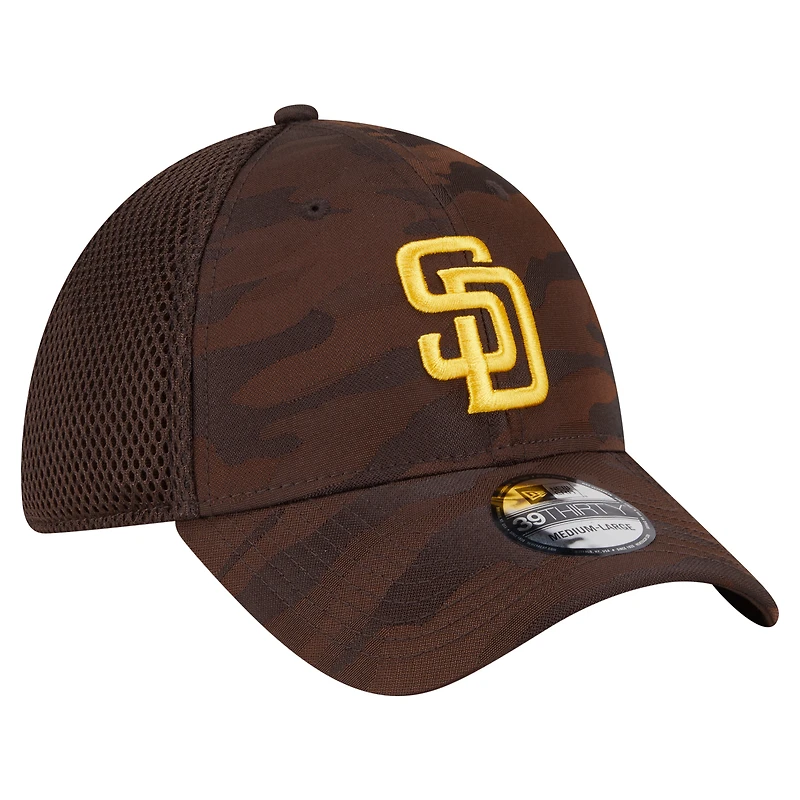 Casquette New Era 39THIRTY Flex marron foncé pour homme, motif camouflage subtil des Padres de San Diego