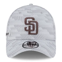 Men's New Era Gray San Diego Padres 2025 MLB Clubhouse 39THIRTY Flex Hat