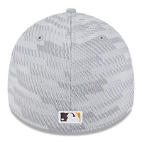 Men's New Era Gray San Diego Padres 2025 MLB Clubhouse 39THIRTY Flex Hat