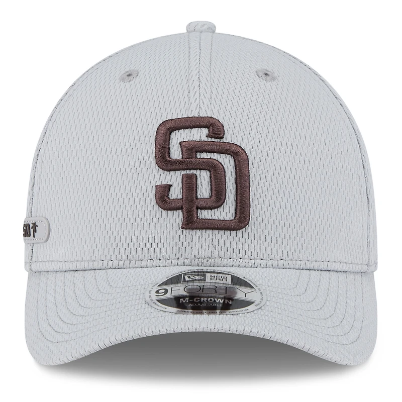 Casquette ajustable MLB Clubhouse 9FORTY M-Crown 2025 San Diego Padres de New Era pour homme, grise
