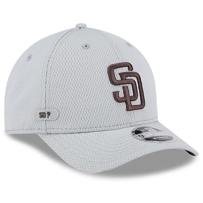 Casquette ajustable MLB Clubhouse 9FORTY M-Crown 2025 San Diego Padres de New Era pour homme, grise