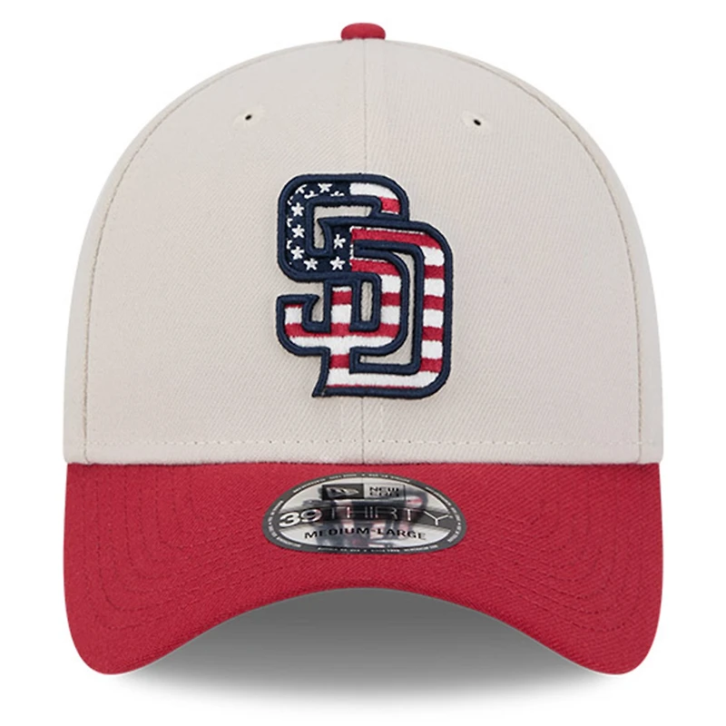 Casquette flexible 39THIRTY du 4 juillet 2024 New Era pour hommes, kaki/rouge, San Diego Padres