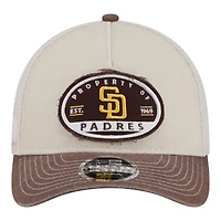 Casquette trucker New Era 9FORTY pour homme, beige clair/marron, San Diego Padres, modèle Frayed M-Crown A-Frame. Modèle ajustable.