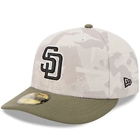 Casquette ajustée 59FIFTY pour homme New Era beige clair/olive des Padres de San Diego 2025, Journée forces armées