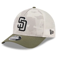 Casquette ajustable New Era 9FORTY M-Crown A-Frame beige clair/olive pour homme, édition 2025 des Padres de San Diego, édition spéciale Armed Forces Day