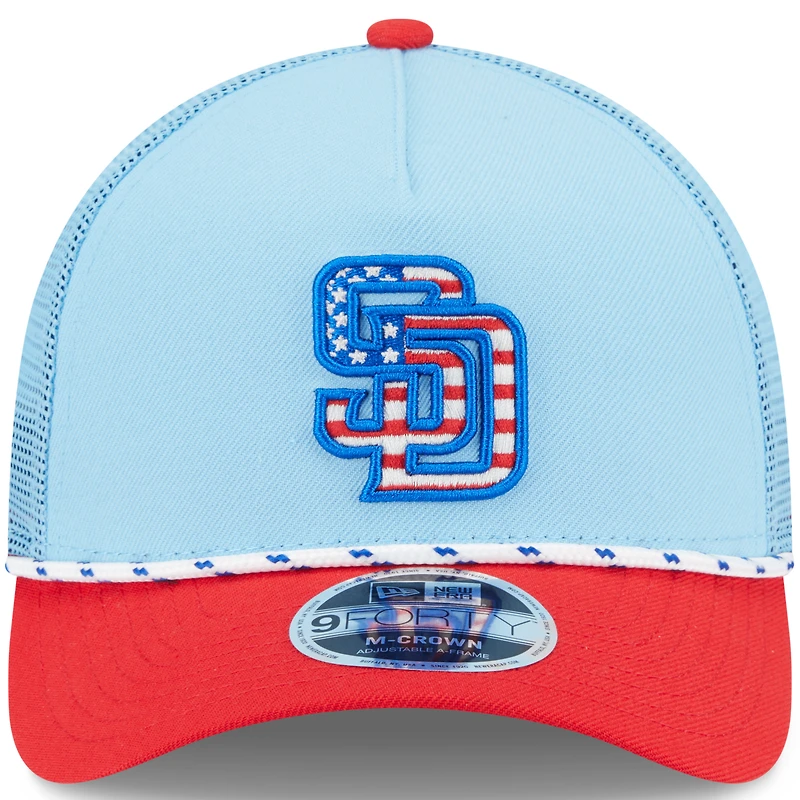 Casquette camionneur ajustable New Era bleu clair/rouge San Diego Padres 2025 4 juillet 9FORTY A-Frame M-Crown pour homme