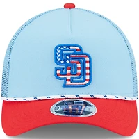 Casquette camionneur ajustable New Era bleu clair/rouge San Diego Padres 2025 4 juillet 9FORTY A-Frame M-Crown pour homme