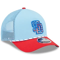 Casquette camionneur ajustable New Era bleu clair/rouge San Diego Padres 2025 4 juillet 9FORTY A-Frame M-Crown pour homme