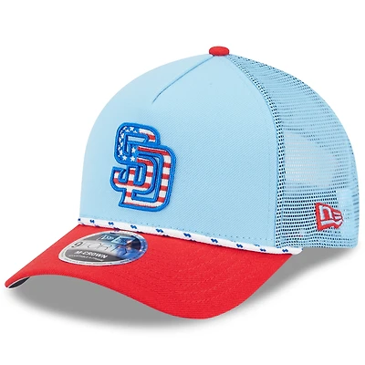 Casquette camionneur ajustable New Era bleu clair/rouge San Diego Padres 2025 4 juillet 9FORTY A-Frame M-Crown pour homme