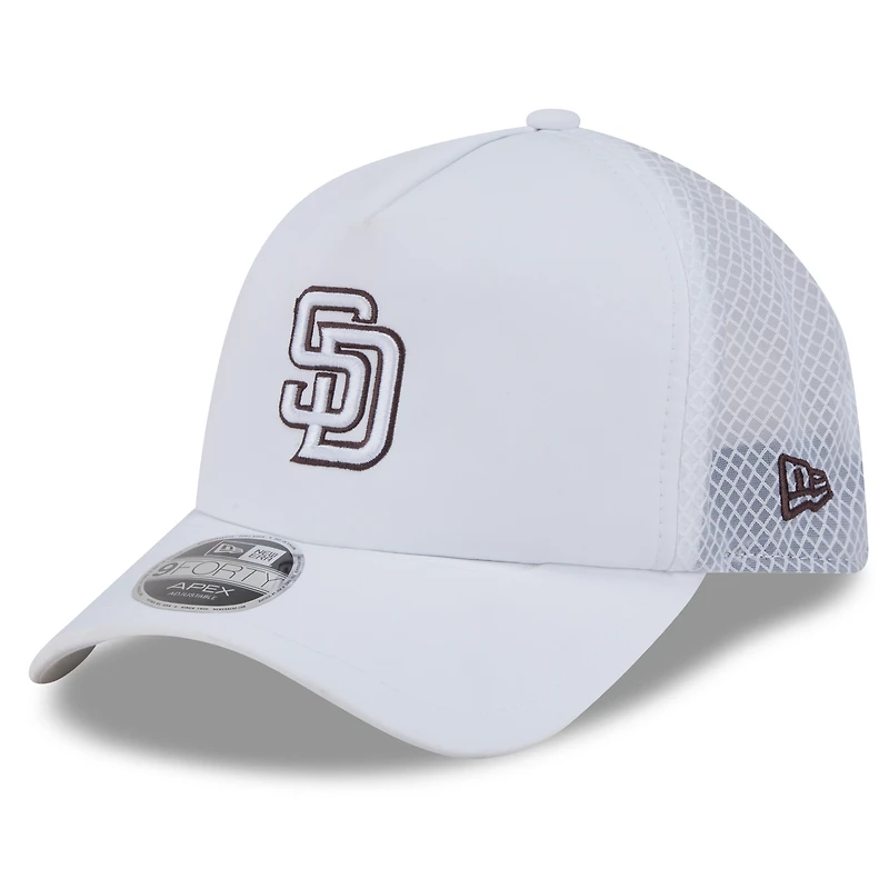 Men's New Era Gold San Diego Padres 2026 Batting Practice Apex 9FORTY Adjustable Trucker Hat