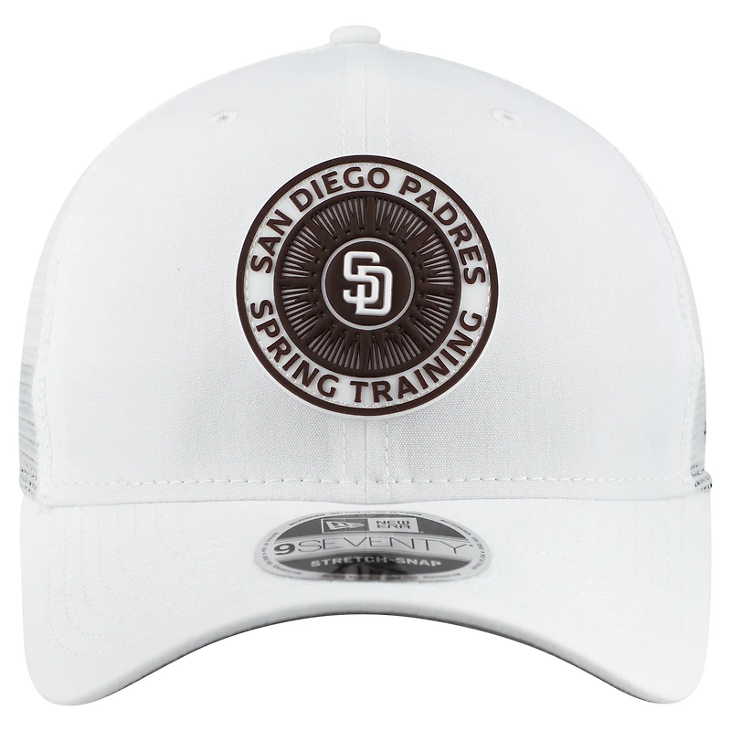 Casquette trucker ajustable New Era blanche San Diego Padres 2026 Spring Training Fan Pack 9SEVENTY pour homme