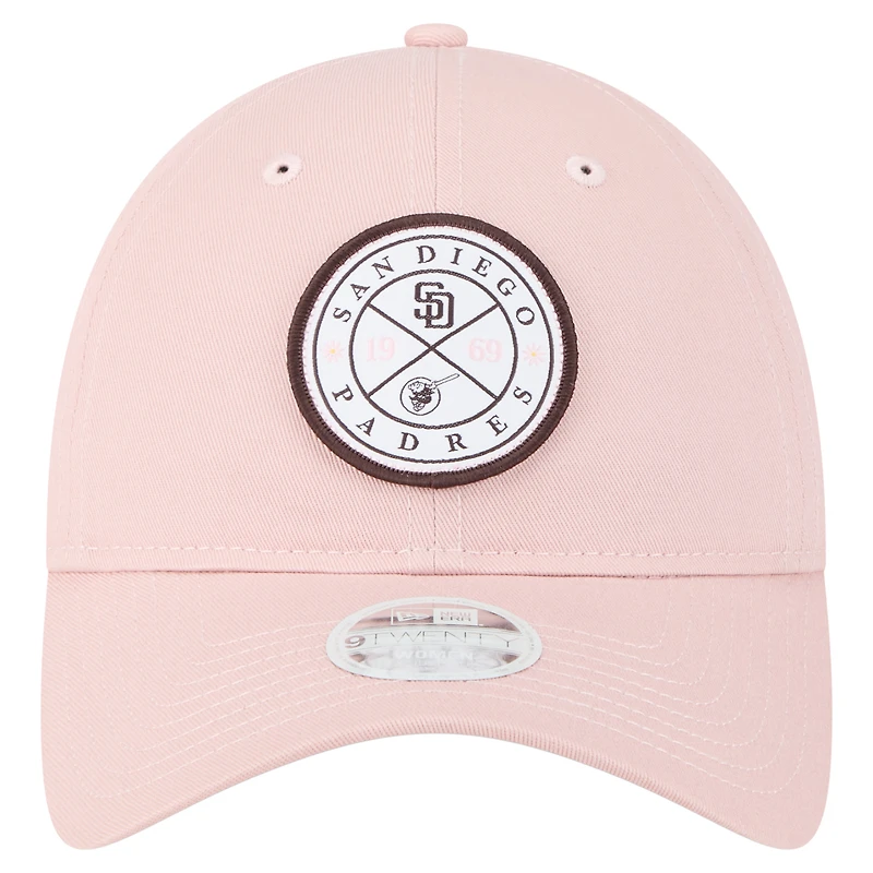 Casquette ajustable Bloom 9TWENTY rose New Era pour femme des Padres de San Diego