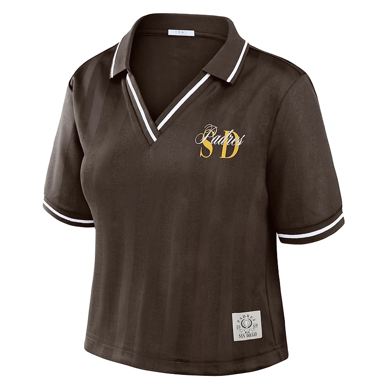 Polo court à col en V San Diego Padres de la marque WEAR by Erin Andrews Brown pour femmes