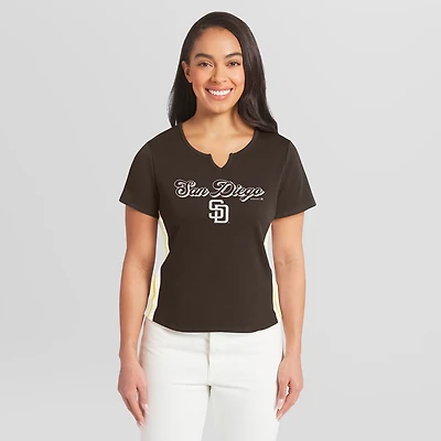 T-shirt court à col cranté San Diego Padres de la marque WEAR by Erin Andrews Brown pour femmes