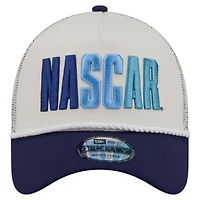 Casquette trucker New Era blanche et marine San Diego Weekend Race the Base pour homme, modèle 9FORTY à monture A ajustable.