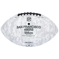 Ballon de football Wilson 2024 Salute To Service autographié par Jerry Rice des 49ers de San Francisco