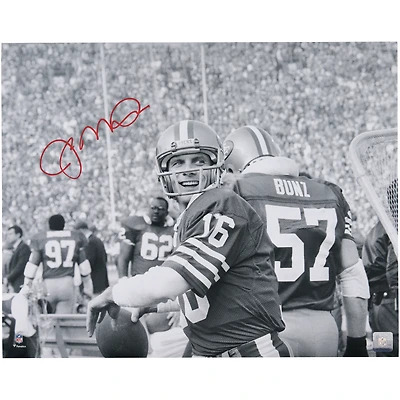 Photo d'échauffement en noir et blanc autographiée de Joe Montana, joueur des 49ers de San Francisco (40,6 x 50,8 cm).
