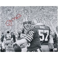Photo d'échauffement en noir et blanc autographiée de Joe Montana, joueur des 49ers de San Francisco (40,6 x 50,8 cm).