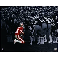 Photo dédicacée de Joe Montana (40 x 50 cm) des 49ers de San Francisco, prise lors d'une mêlée générale – Signature blanche
