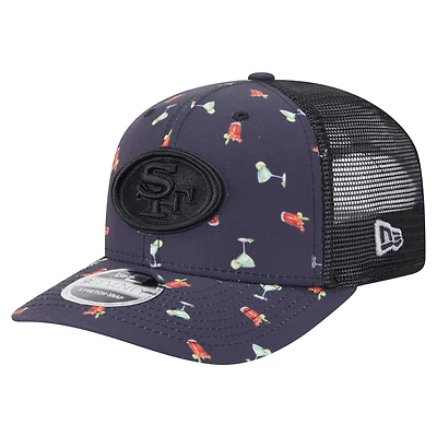 Casquette extensible à boutons-pression New Era bleu marine/noir pour homme San Francisco 49ers Adventure Drinks Pattern 9SEVENTY