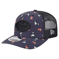 Casquette extensible à boutons-pression New Era bleu marine/noir pour homme San Francisco 49ers Adventure Drinks Pattern 9SEVENTY
