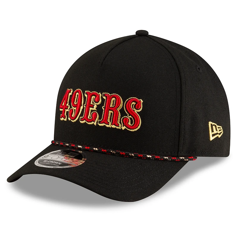 Casquette ajustable New Era noire San Francisco 49ers 2025 Rivalries Collection Sideline A-Frame 9FORTY pour homme