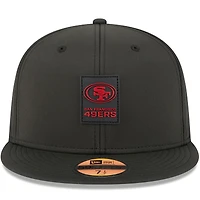 Casquette ajustée New Era noire San Francisco 49ers 2025 Sideline Quill Tech 59FIFTY pour homme