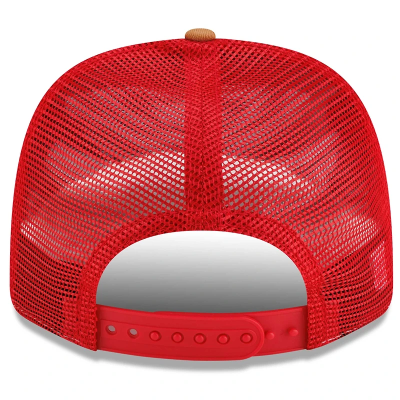 Casquette trucker ajustable New Era marron/écarlate San Francisco 49ers pour homme, modèle 9SEVENTY, avec écusson de l'équipe et panneau fendu.